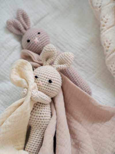 Nimeline musliinlapiga jänes