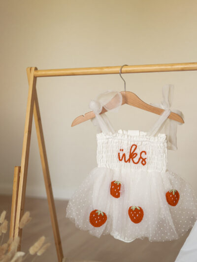 Personaliseeritud kleit suuruses 74/80