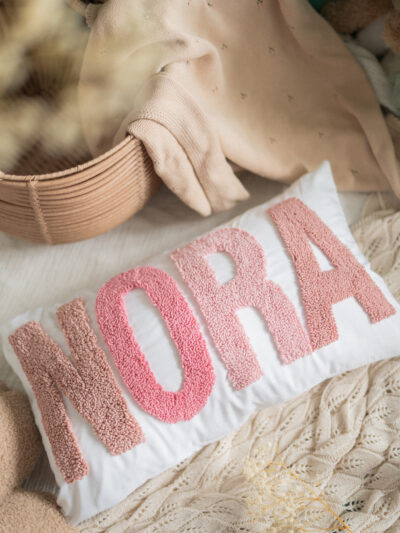 Pehmete tähtedega nimeline padi